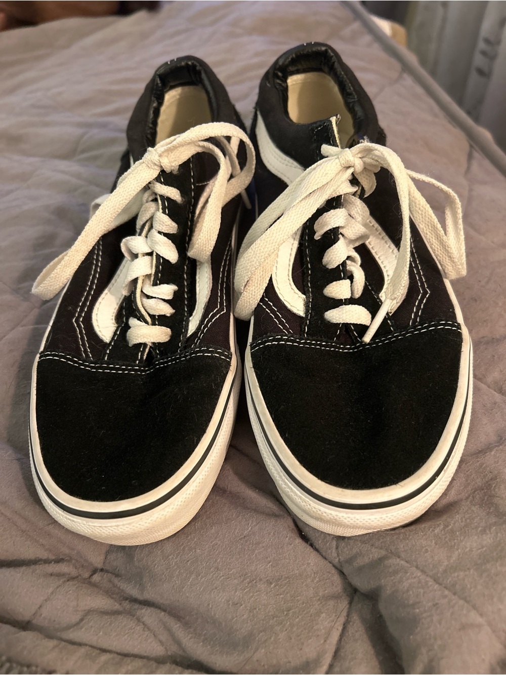 Vans Old Skool Black and White Skate Sneakers Women’s size 6.5.